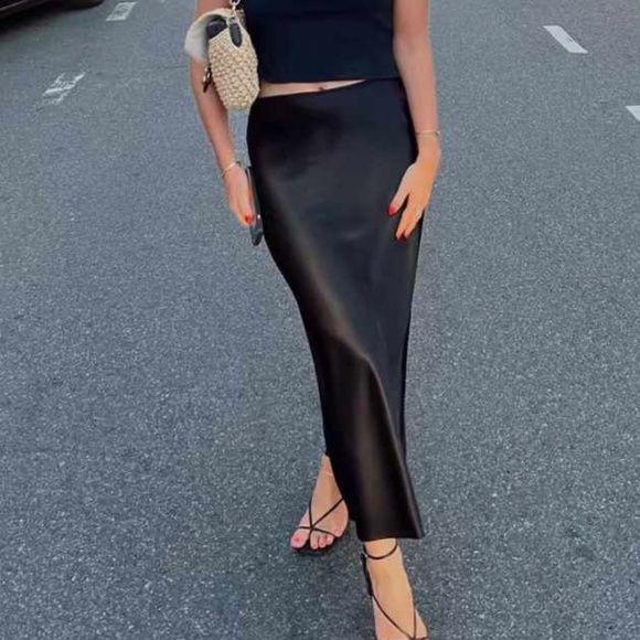 Reformation Layla Silk Midi Skirt - Black - Picture 3 of 11